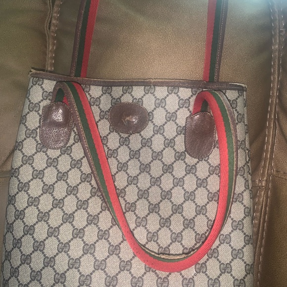 Reposhing the Gucci tote, added is the boat Gucci bag, some life left in both. - Picture 2 of 13